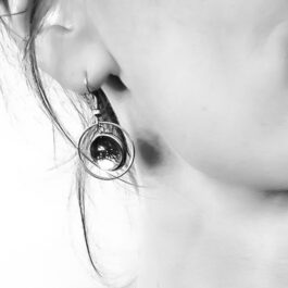 Boucles d’oreilles verre bleu foncé